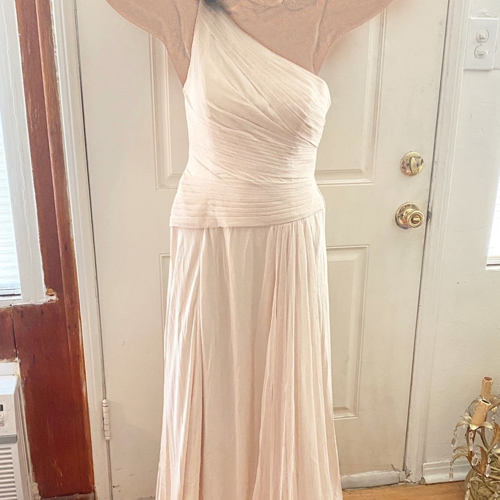 Like new Vera wang cream wedding dress size 4 - Picture 1 of 11